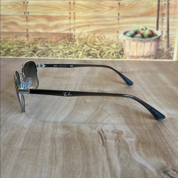 Vintage Ray-Ban Sunglasses - Picture 4 of 8